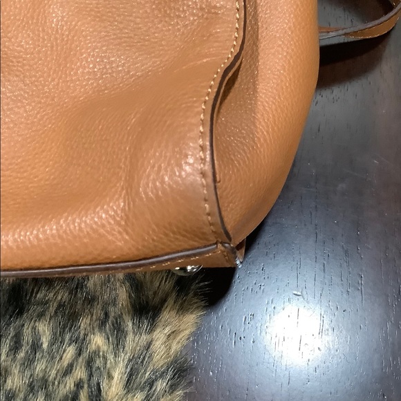 MICHAEL KORS LEATHER SHOULDER BAG - Picture 9 of 11
